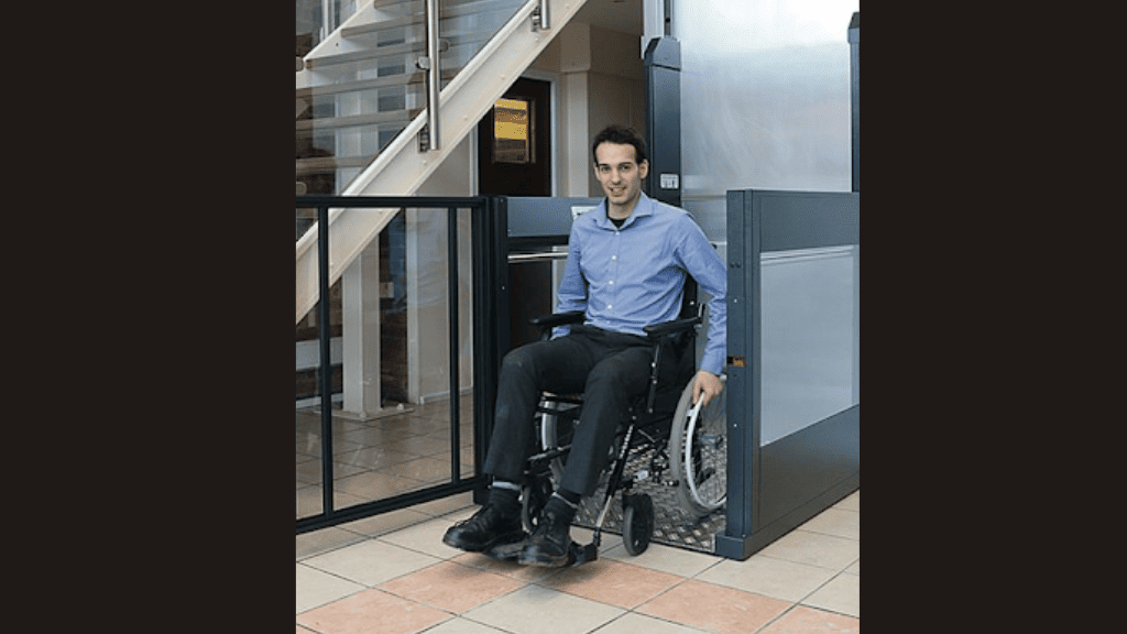 lift khusus pengguna roda